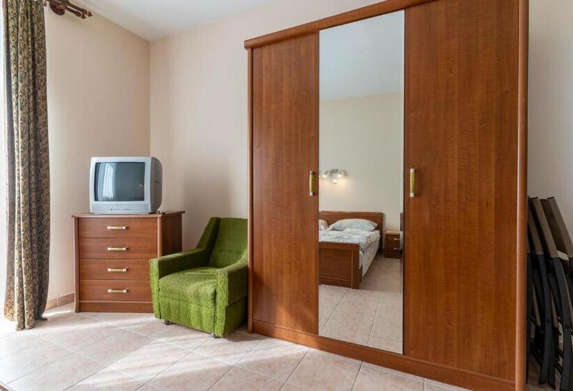 Familjerum, Izabella Panzio