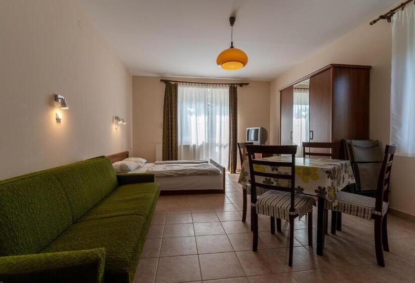 Familjerum, Izabella Panzio