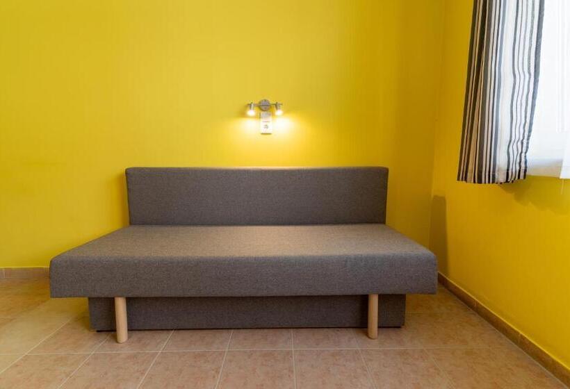 Familjerum, Izabella Panzio