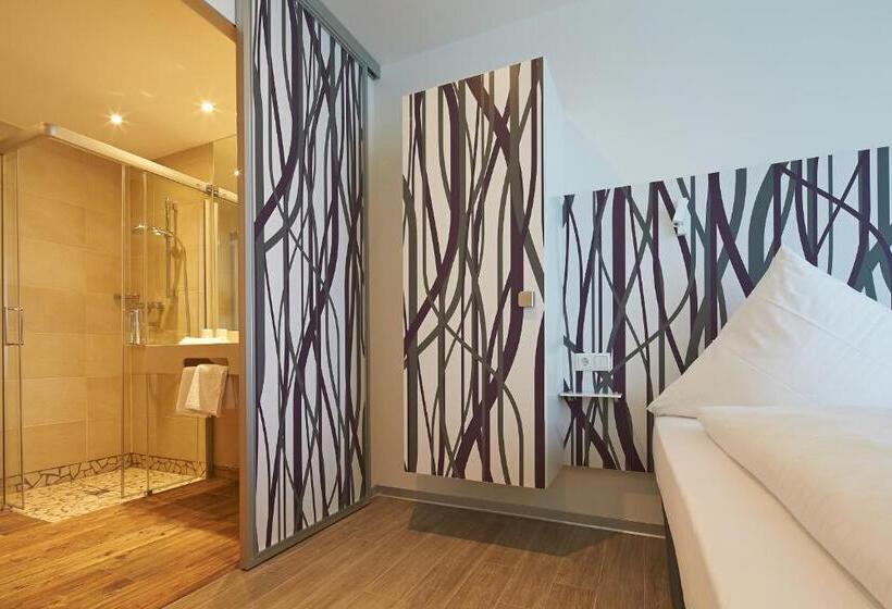 غرفة قياسية فردية, East Apart