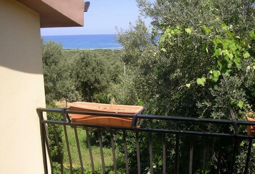 شقة غرفة واحدة مزودة بتراس, Agriturismo Torre Rinusa