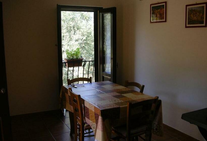 شقة غرفة واحدة مزودة بتراس, Agriturismo Torre Rinusa