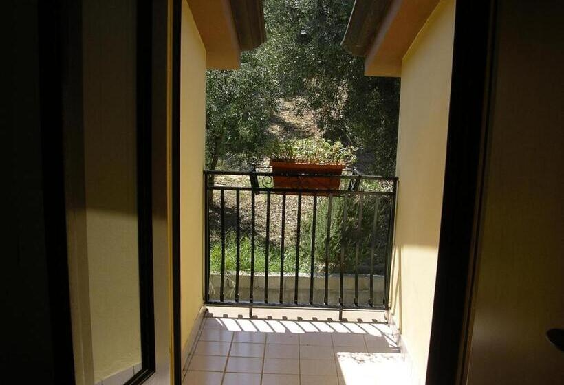 شقة غرفة واحدة مزودة بتراس, Agriturismo Torre Rinusa