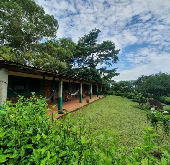 غرفة قياسية ثلاثية, El Encanto Garden