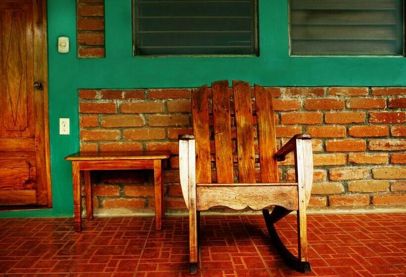 غرفة قياسية ثلاثية, El Encanto Garden