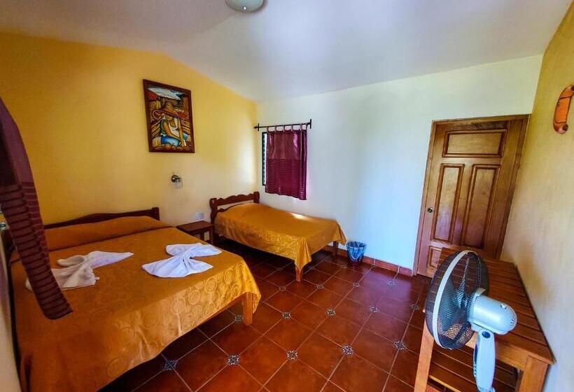 غرفة قياسية ثلاثية, El Encanto Garden