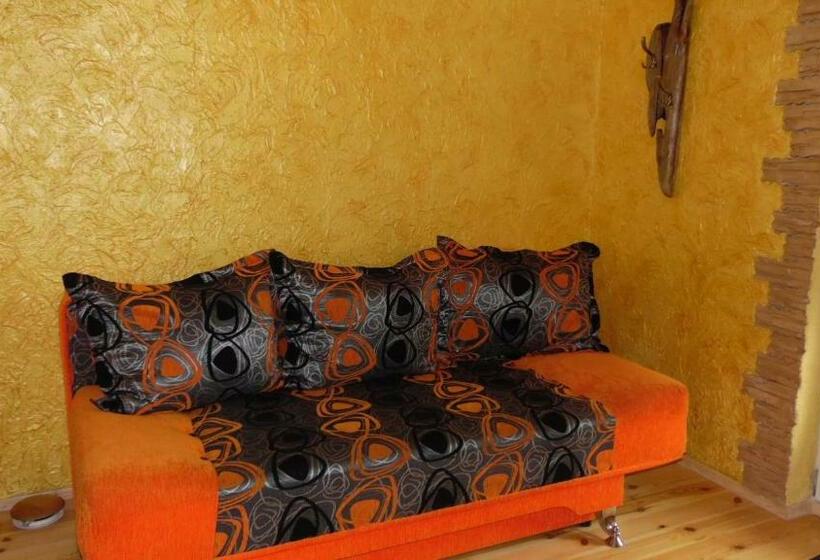 اتاق خانوادگی با چشم‌انداز باغ, Zelta Pirts Guest House