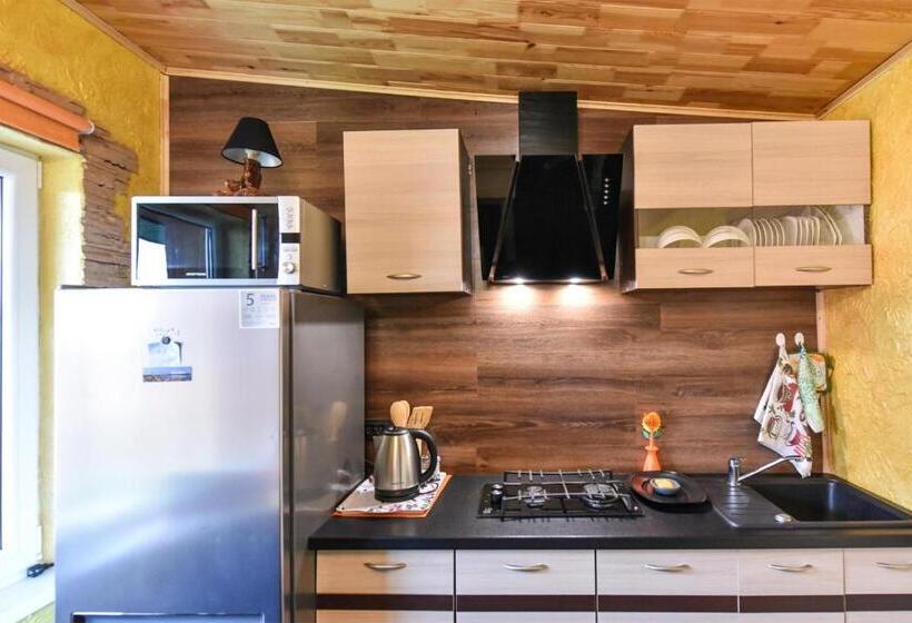 اتاق خانوادگی با چشم‌انداز باغ, Zelta Pirts Guest House