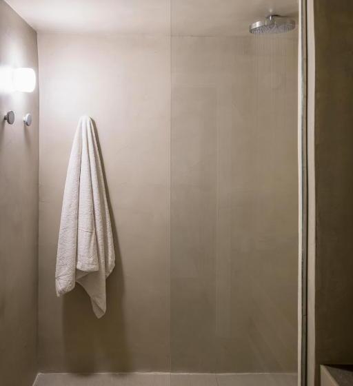 자쿠지 스위트, Enigma Suites