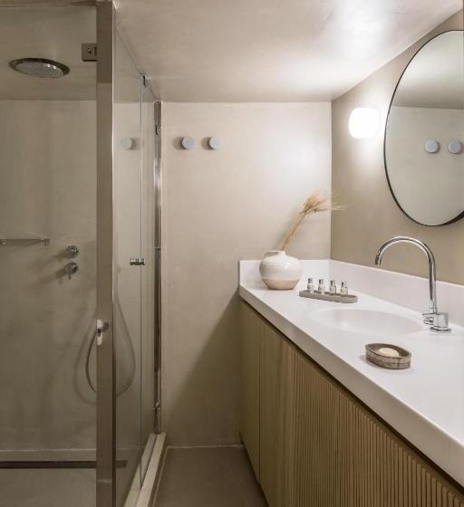 자쿠지 스위트, Enigma Suites