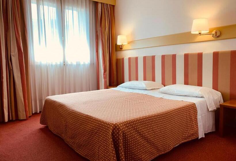 디럭스 룸, Eurohotel Palace Maniago