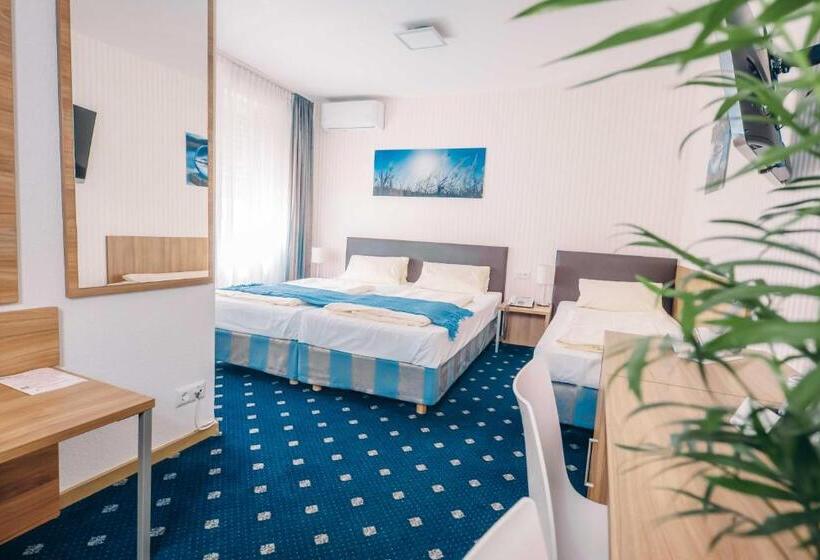 חדר סטנדרט לשלושה, Benger