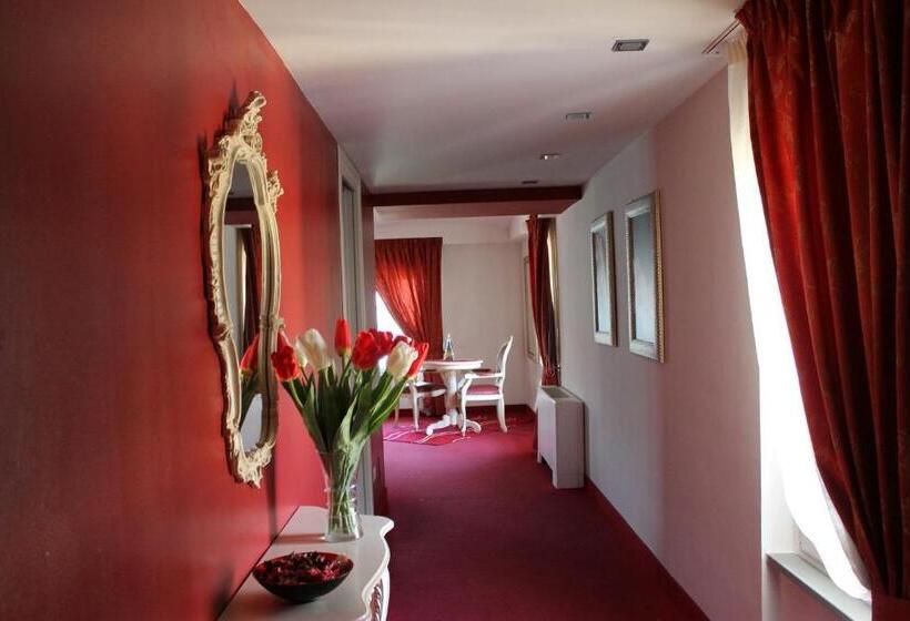 סוויטת ג'וניור, Capovilla