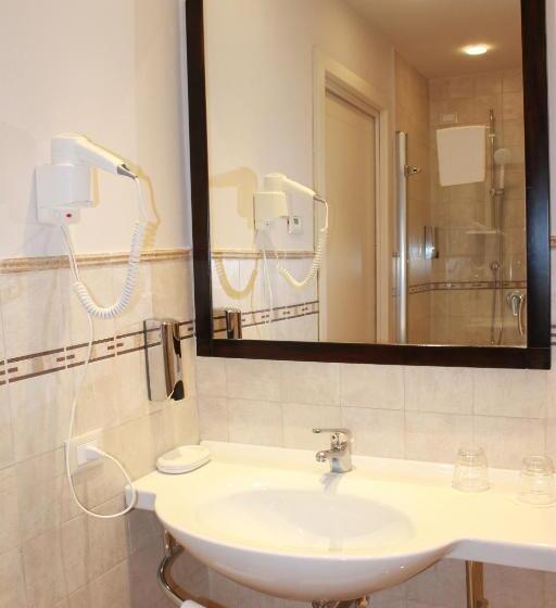 חדר סטנדרט, Capovilla