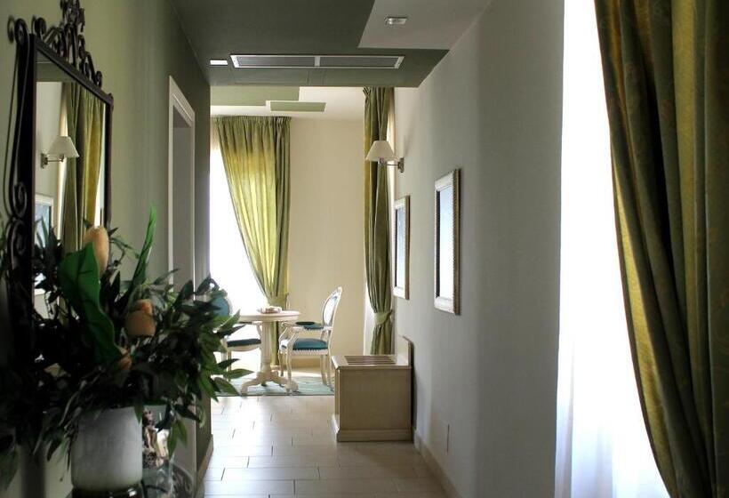 סוויטת ג'וניור עם מרפסת, Capovilla