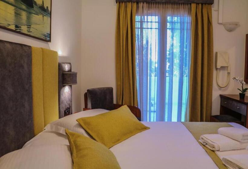 スタンダードルーム, Dionysis Studios