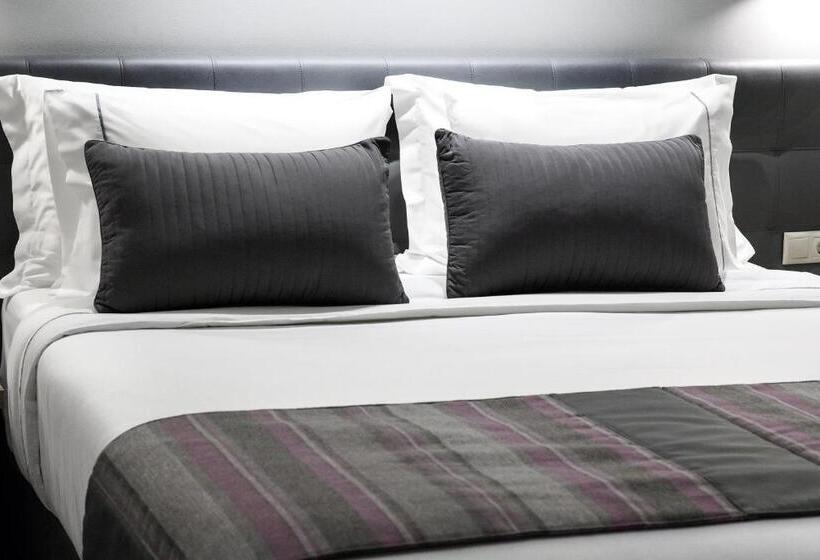 جناح جونيور, Gkeea Boutique