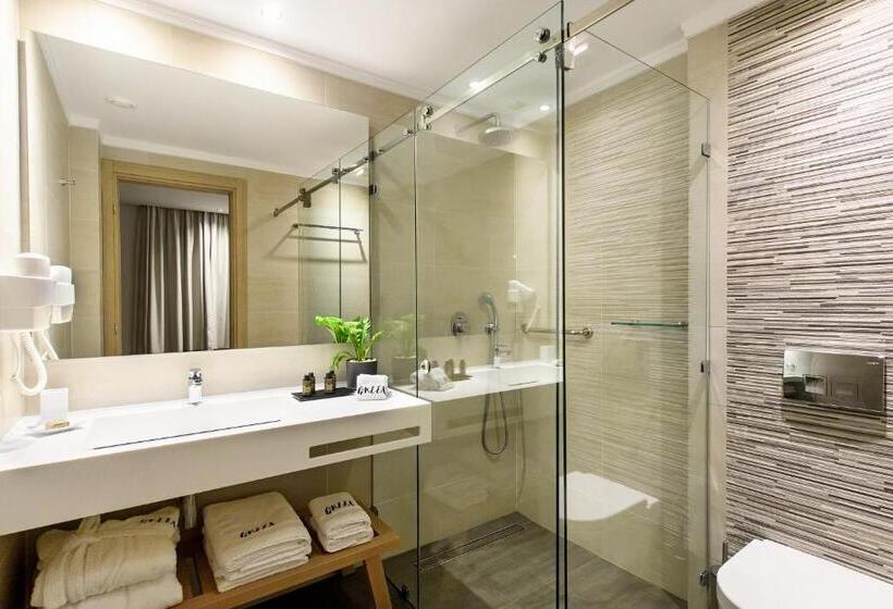 جناح جونيور, Gkeea Boutique