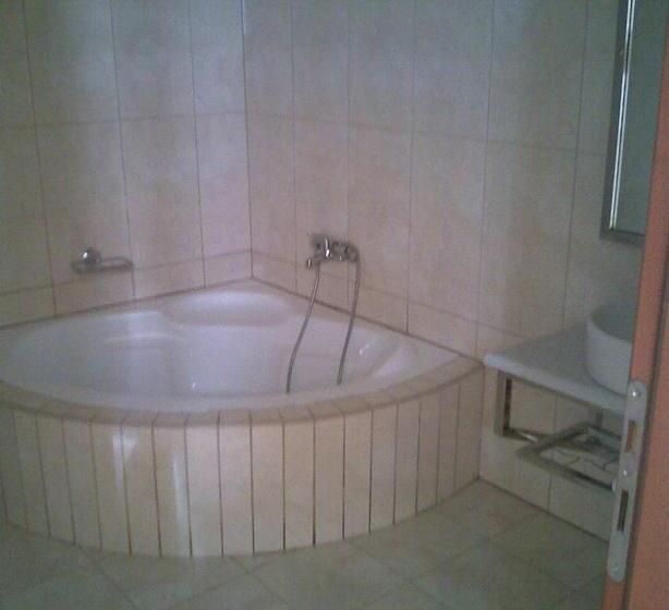 סוויטה משפחתית, Ionio Star