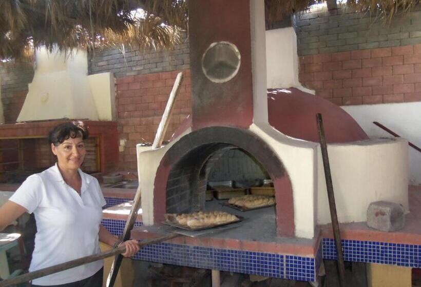 חדר סטנדרט לשלושה עם טרסה, Ionio Star