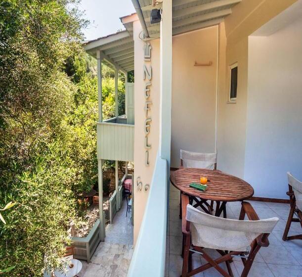 חדר סטנדרט לשלושה עם מרפסת, Nefeli