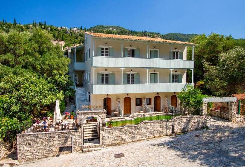 חדר סטנדרט לשלושה עם מרפסת, Nefeli