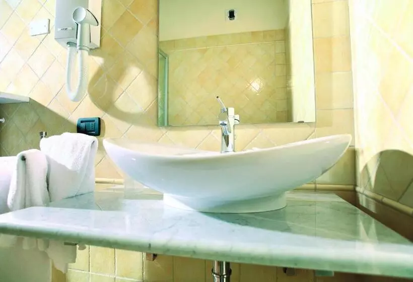 スタンダードトリプルルーム, Palazzo Di Mezzo