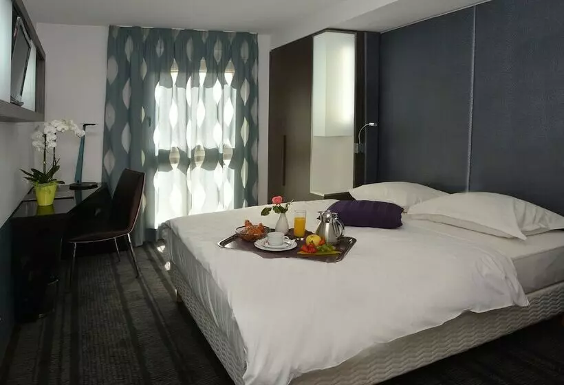 Standard Room, Restaurant Crystal