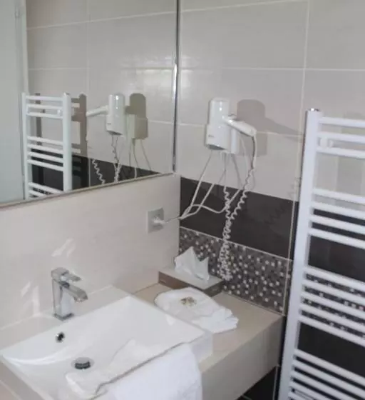 Standard Triple Room, Restaurant Crystal