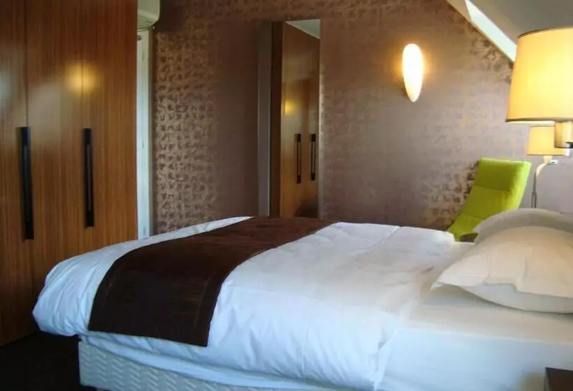 Standard Triple Room, Restaurant Crystal