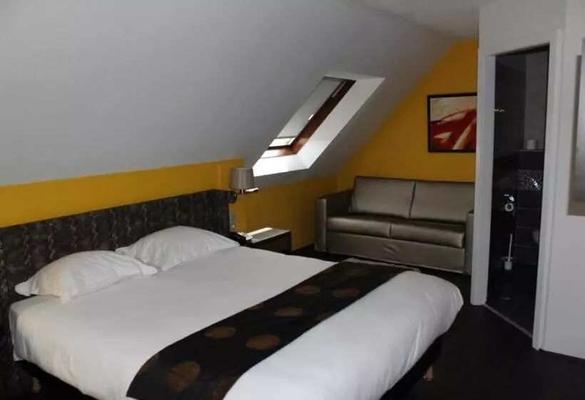 Standard Quadruple Room, Restaurant Crystal