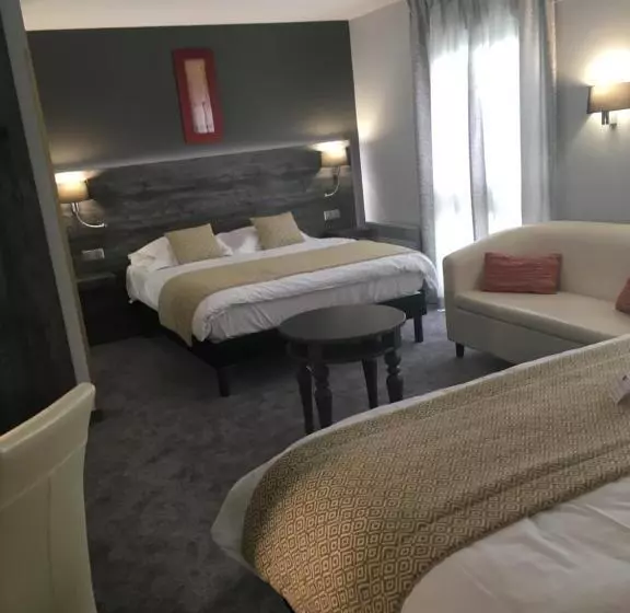 Standard Quadruple Room, Restaurant Crystal