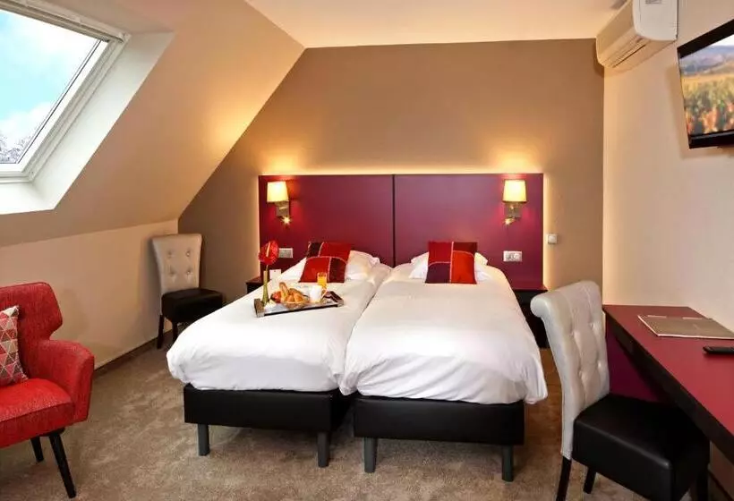 Standard Quadruple Room, Restaurant Crystal