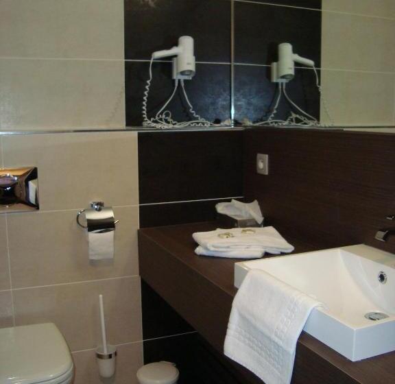 标准单人间, Restaurant Crystal