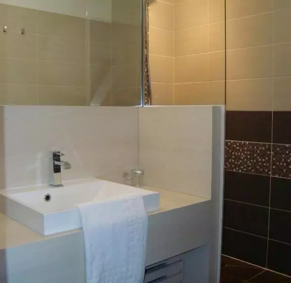 Standard Single Room, Restaurant Crystal