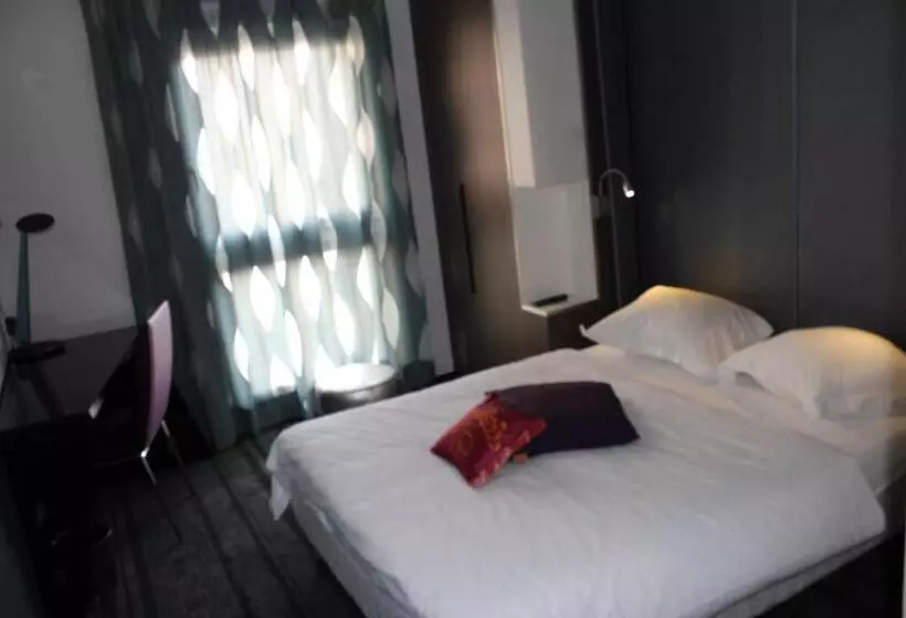 Standard Single Room, Restaurant Crystal