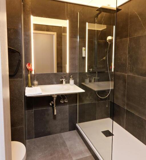 标准单人间, Restaurant Crystal