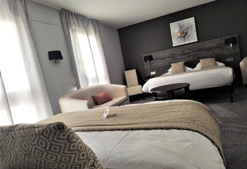 标准三人间, Restaurant Crystal