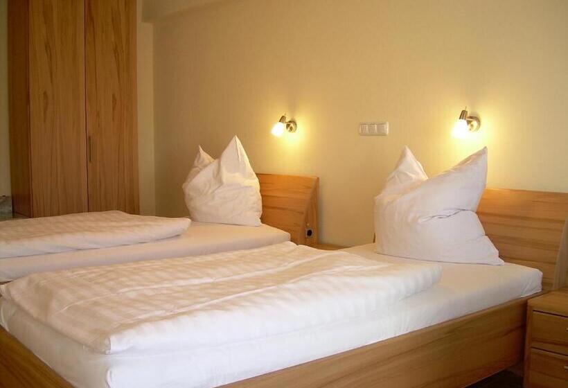 اتاق استاندارد با بالکن, Restaurant Sälzerhof