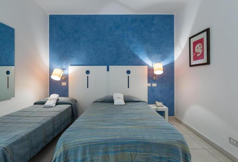 חדר סטנדרט לשלושה, Silver