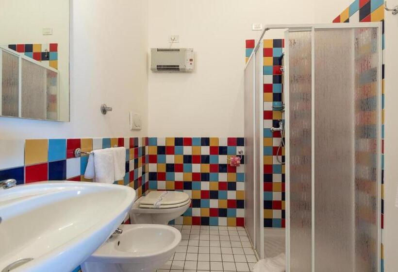 חדר סטנדרט לארבעה, Silver