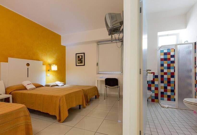 חדר סטנדרט לשלושה, Silver