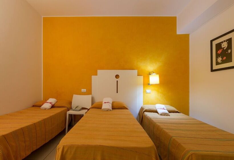 חדר סטנדרט לשלושה, Silver