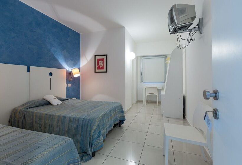 חדר סטנדרט לשלושה, Silver