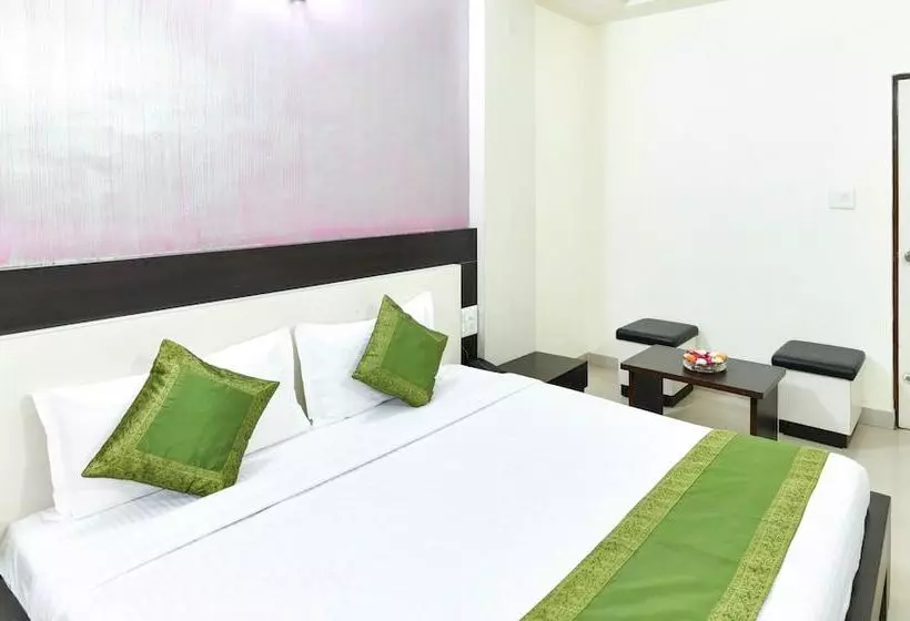 Chambre Deluxe, Treebo Skylon