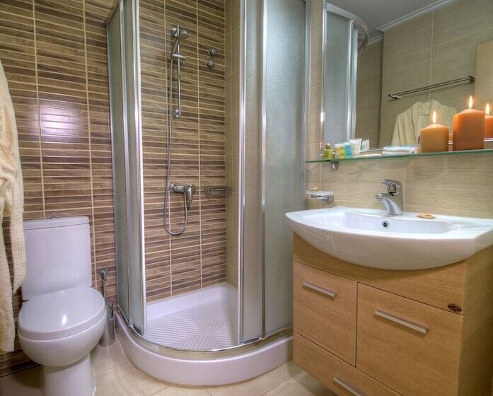 غرفة قياسية فردية, Taxiarhis