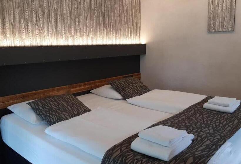 Номер Стандарт, Ravel Hotel Cyrano