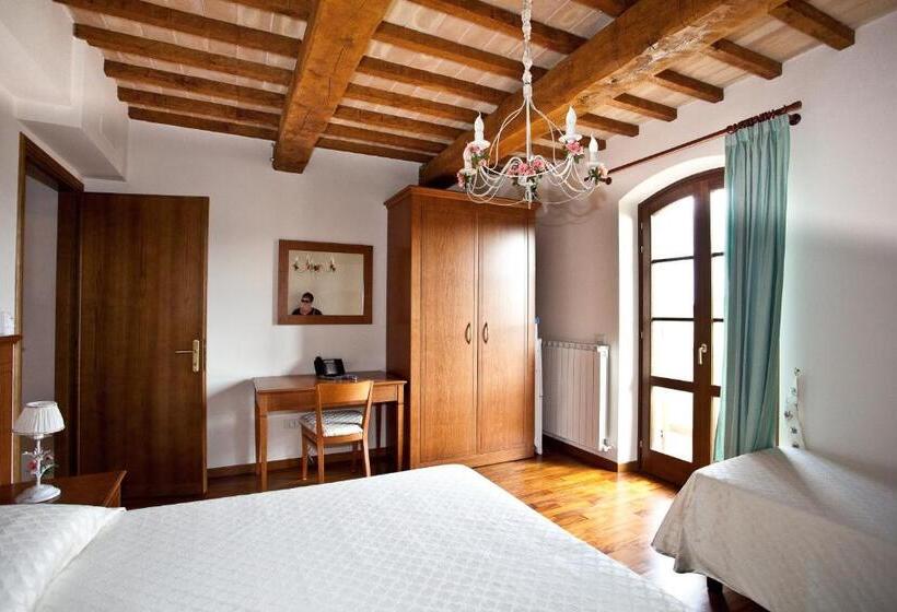 Family flat with balcony, Agriturismo Le Rondini Di Francesco Di Assisi