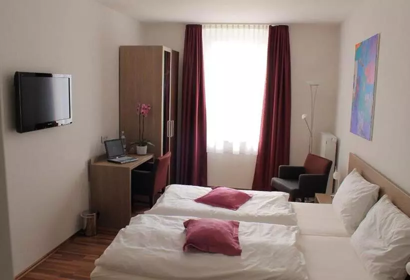 Huoneisto 1 Makuuhuone Puutarhanäkymä, Rheinhotel Arte