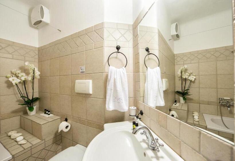 جناح جونيور مطلّ علي البحر, Yades Suites & Spa   Adults Only